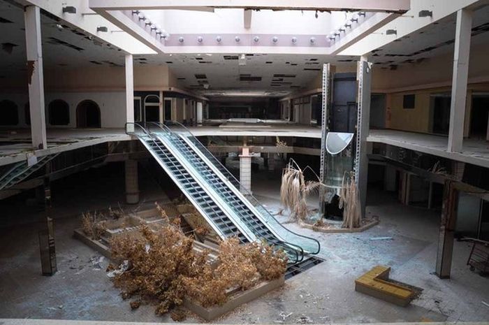 This Snow Covered Abandoned Mall Has Been Forgotten By Time