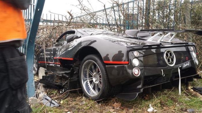 Driver Crashes His Friend's $1.5 Million Pagani Zonda GJ Into a Fence