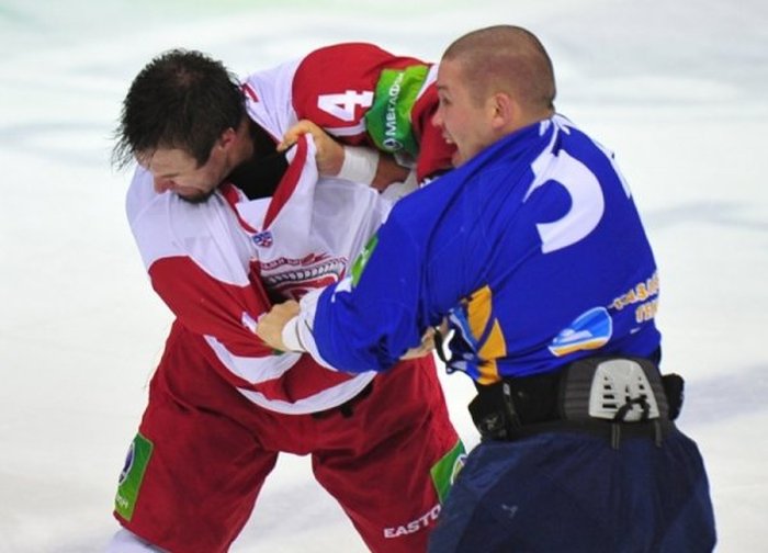Sometimes Hockey Is More Violent Than MMA