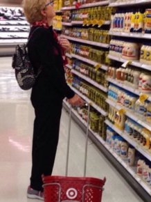 Shoppers Who Have No Idea How To Use Shopping Baskets