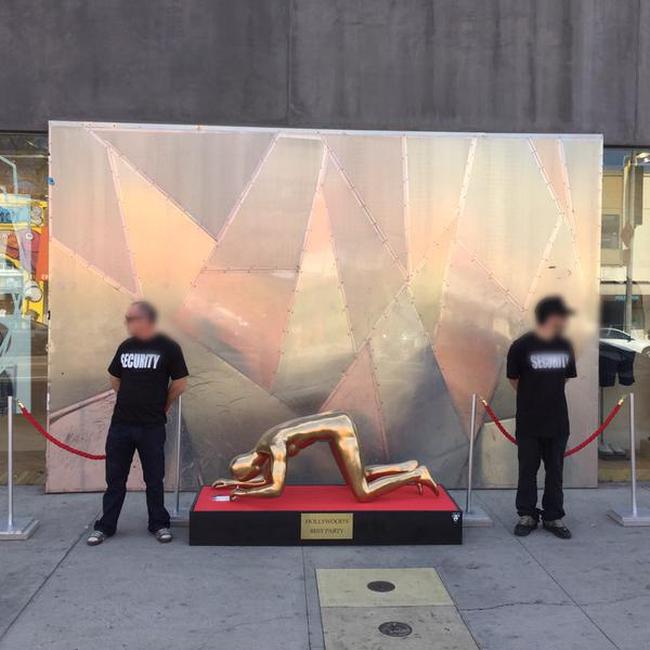This Giant Cocaine Snorting Oscar Statue Has Taken Over Hollywood Boulevard