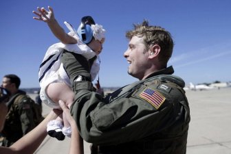 US Navy Officer Returns And Meets His Daughter For The First Time Ever