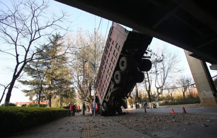 The Driver Of This Truck Is Lucky To Be Alive