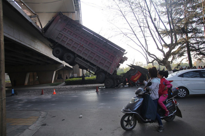 The Driver Of This Truck Is Lucky To Be Alive