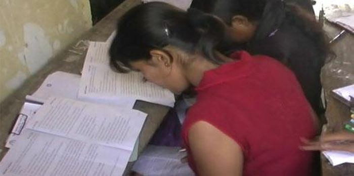 Parents Climb Up A Wall To Help Their Kids Cheat At School In India