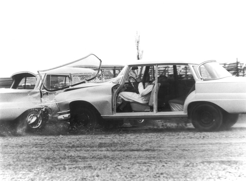 Mercedes crash test from middle of the last century