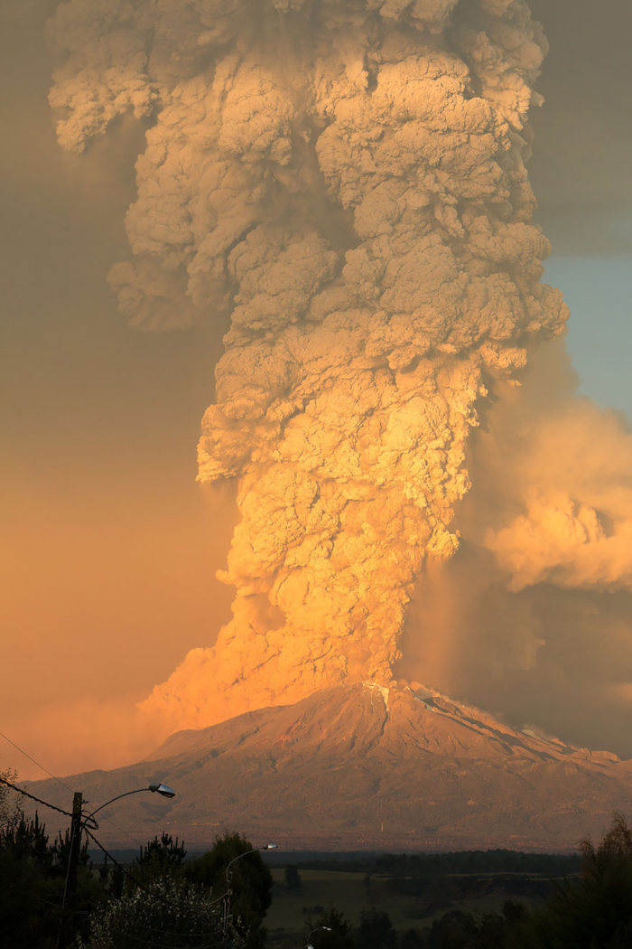 Stunning Photos Of Chile's Calbuco Volcano Erupting