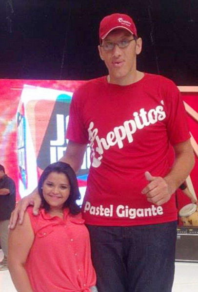 This Mismatched Couple Doesn't Let Size Get In The Way Of Love
