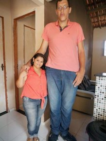 This Mismatched Couple Doesn't Let Size Get In The Way Of Love