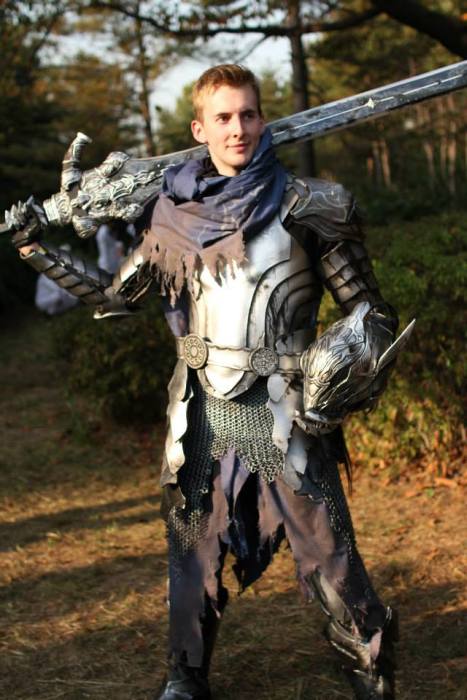 This Artorias Cosplay Is Extreme