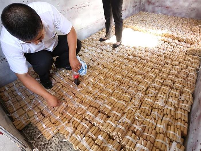 Man Purchases A New Car Using $140,000 In Coins