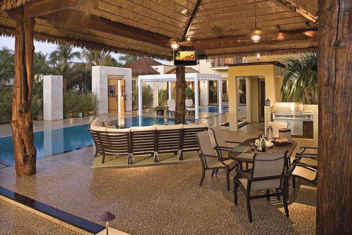 This Seafront Mansion In Florida Is Absolutely Stunning