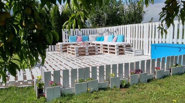 How To Make A Beautiful Backyard Patio Using Pallets