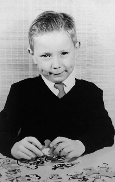 30 Childhood Photos Of World Famous Musicians