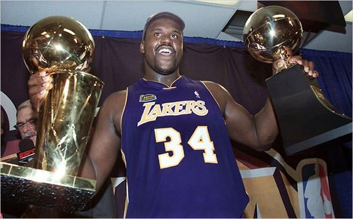Pictures That Show Just How Gigantic Shaquille O’Neal Really Is