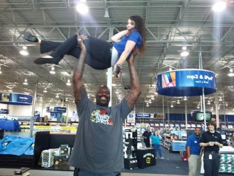 Pictures That Show Just How Gigantic Shaquille O’Neal Really Is