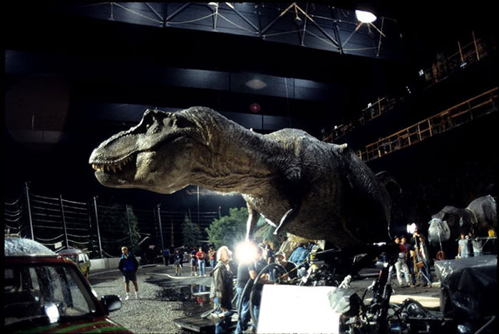 See How Famous Movies Were Made In These Candid Behind The Scenes Pictures