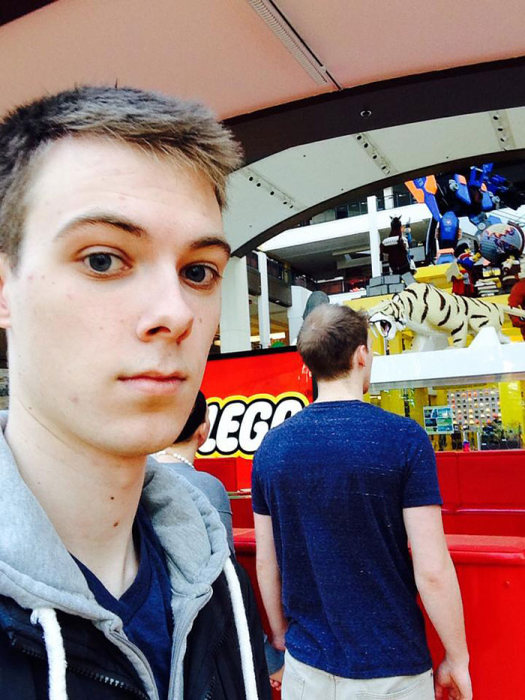 Man Spends 3 Years Taking Awkward Selfies As The Third Wheel
