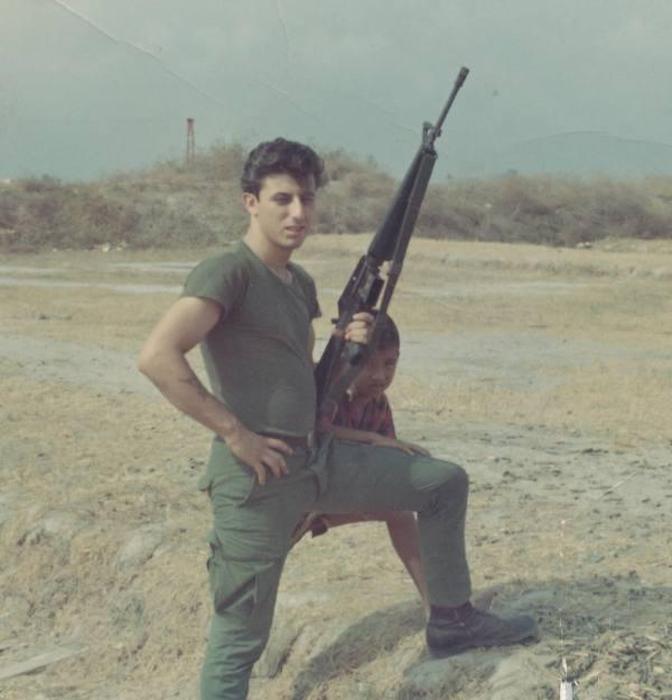 Rare Photos Of American Soldiers Relaxing In Vietnam