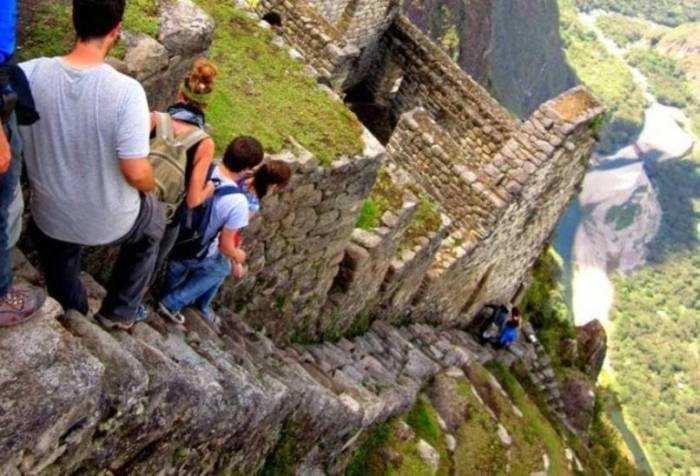 11 Popular Tourist Attractions That Might Kill You