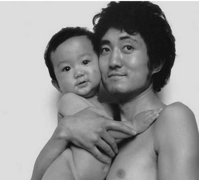 For 30 Years This Man Took A Selfie With His Son, The Last One Will Surprise You