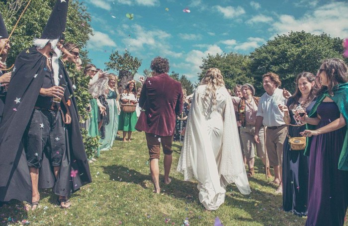 Couple Turns Their Garden Into Middle Earth For A Hobbit Themed Wedding