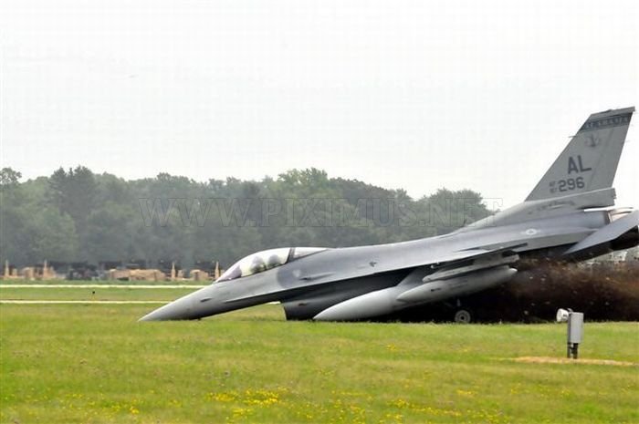 F-16 Landing Mishap 