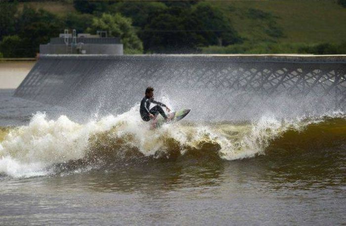 Giant Surfing Pool In Wales Creates Artificial Waves