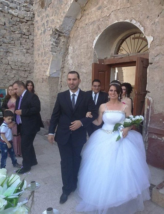 Syrian Couple Gets Married In War Torn Ruins