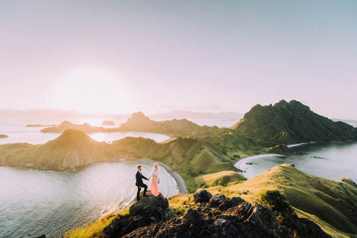 Photos Of Lovers In Stunning Locations Will Make You Want To Travel The World