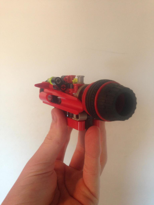Man Builds Incredible Toy Gun Using Only Legos