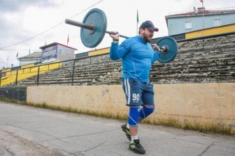 Man Conquers Mount Elbrus While Carrying A 75 Pound Barbell