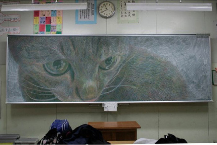 Class Artist Draws Incredible Pictures On The Chalkboard