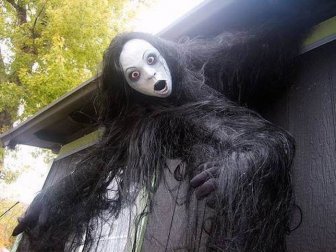 People Who Took Their Halloween Decorations To The Next Level