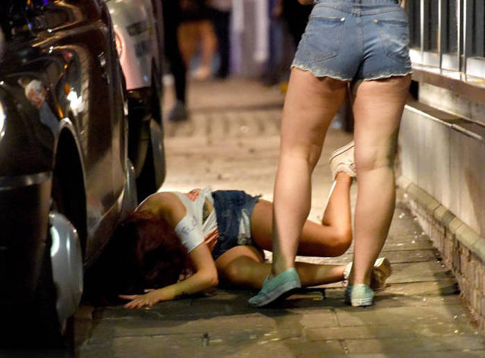 British Students Get Drunk And Run Wild In The Streets