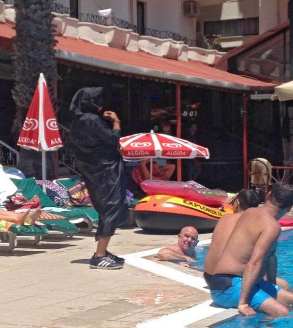 A Turkish Hotel Employee Dressed Up As ISIS And Terrified Tourists