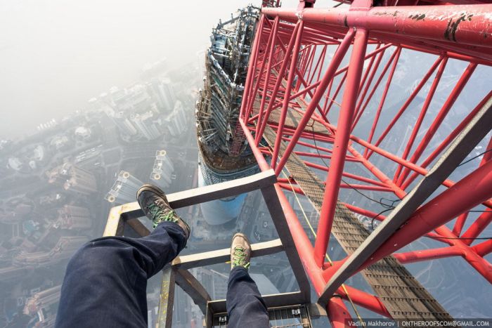Seriously Insane Selfies From The World's Tallest Buildings