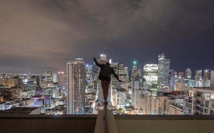 Seriously Insane Selfies From The World's Tallest Buildings