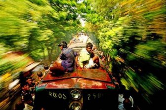 Bangladesh Train Hopping 