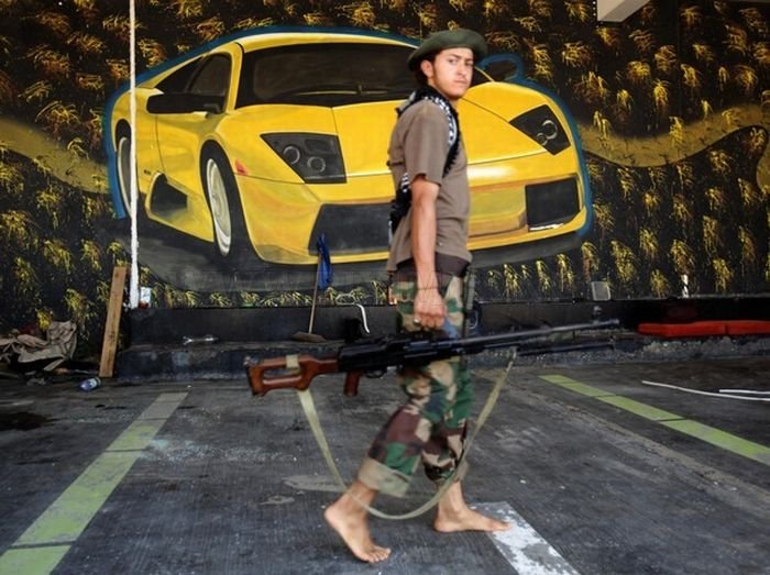 Libyan Rebels Inside Muammar Gaddafi House 