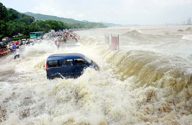 Surging Tide of Qiantang River