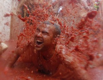 Tomatina Festival 2011: Epic Food Fight in Spain 