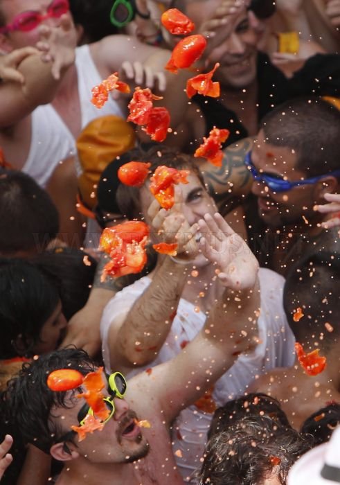 Tomatina Festival 2011: Epic Food Fight in Spain 