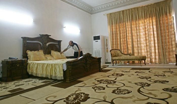 Libyan Rebels and Army Inside Luxurious Villas 