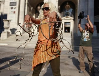 Impressive World's Longest Fingernails 