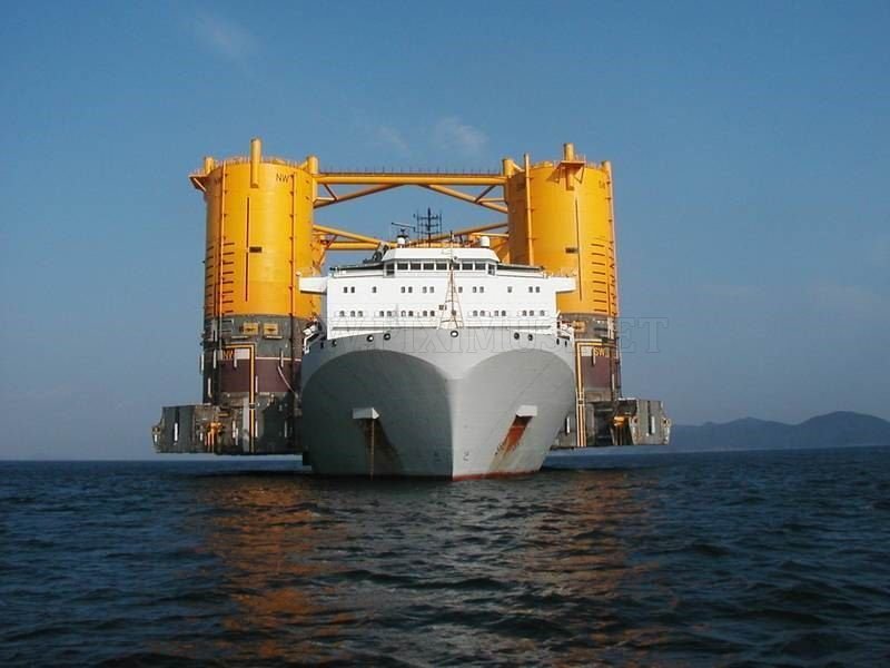 Transportation of large cargo ships