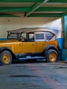 Abandoned Retro Car Museum in Japan 