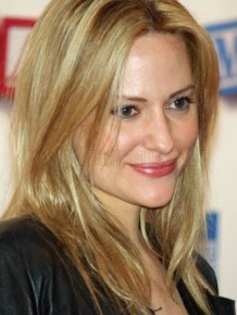 Aimee Mullins. The Story of a Strong Woman 