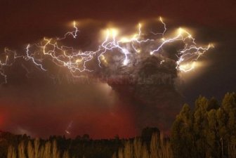 Volcano Lightning 