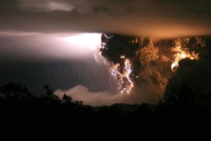 Volcano Lightning 